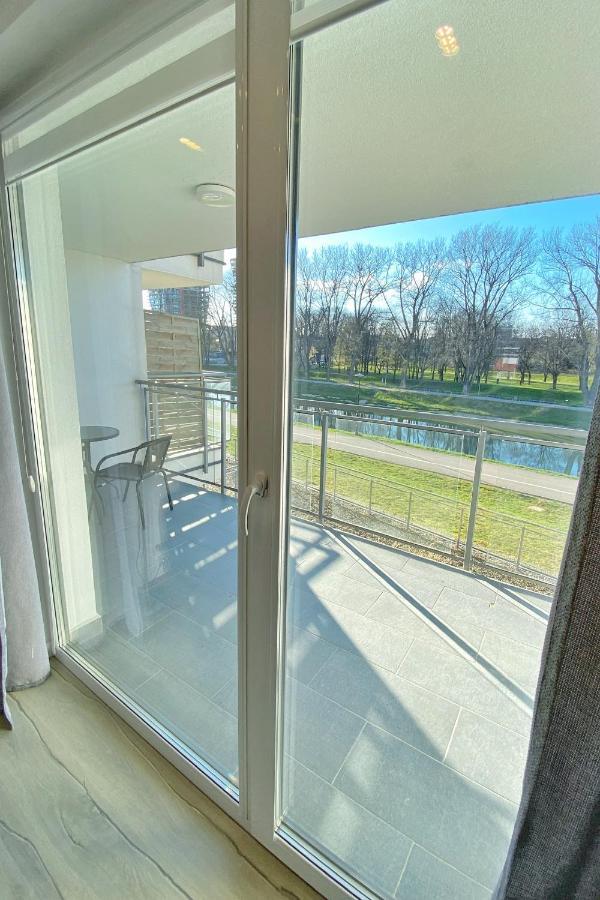 Green - apartament w centrum z widokiem na rzekę Rzeszów Buitenkant foto