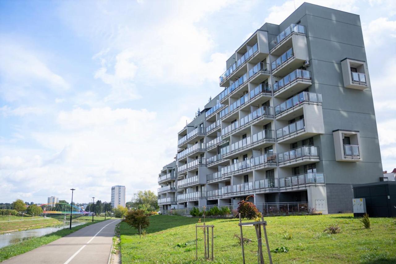 Green - apartament w centrum z widokiem na rzekę Rzeszów Buitenkant foto