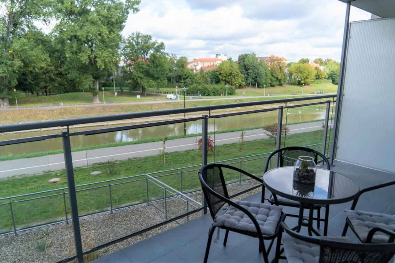 Green - apartament w centrum z widokiem na rzekę Rzeszów Buitenkant foto